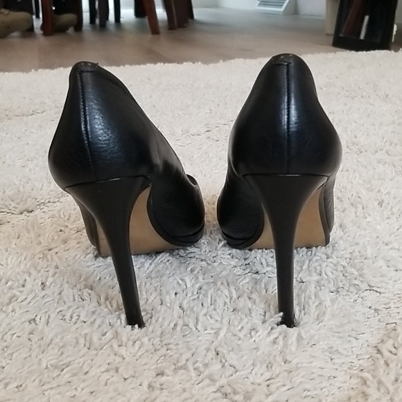 Banana Republic black leather pumps - Picture 3 of 4